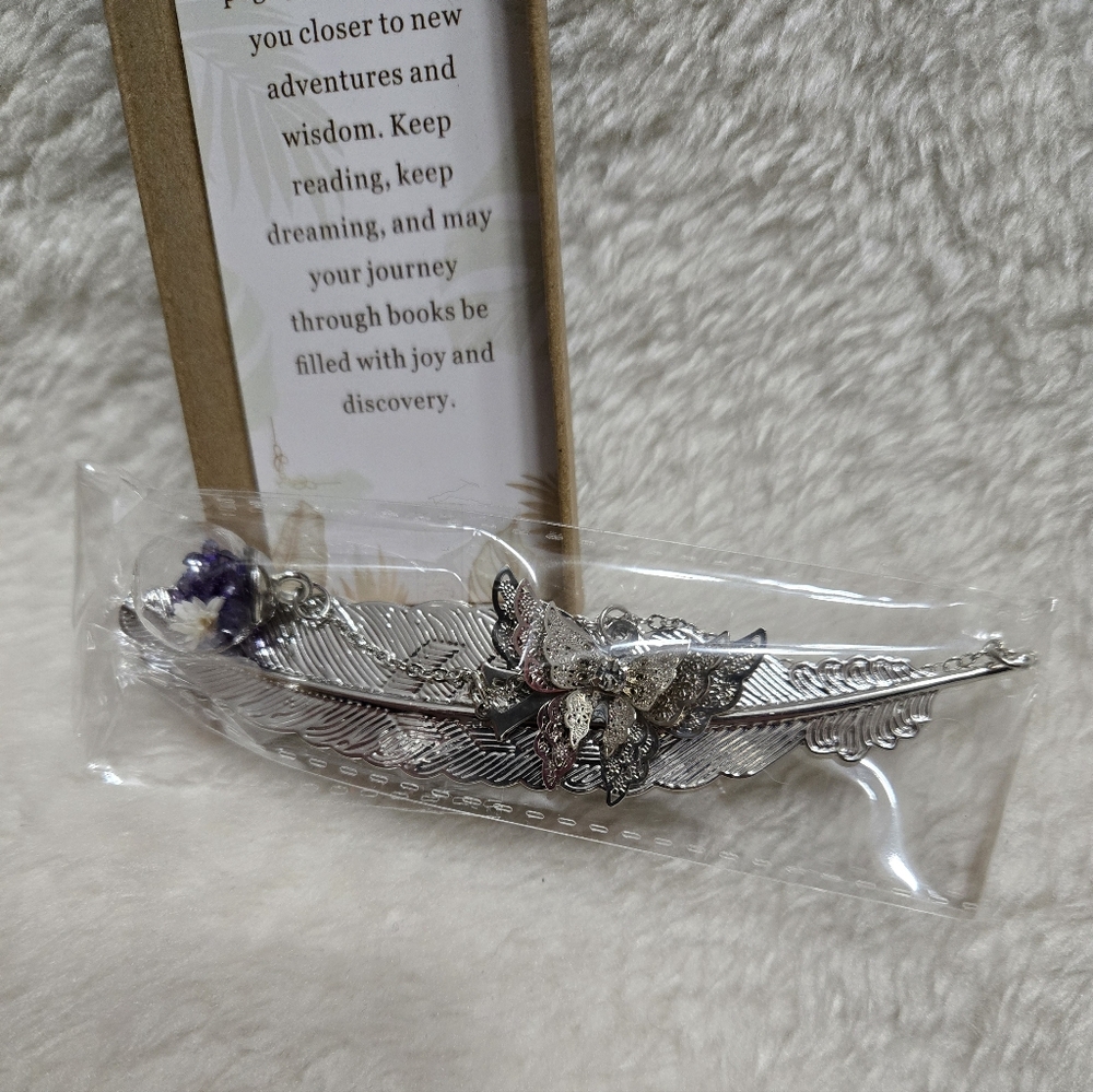 Feather Collection "V" Silver Floral Gift Handmade Bookmark NIB - Picture 7 of 8